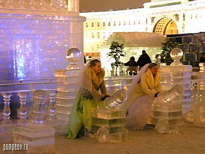 Photos of St. Petersburg. Brides near the Ice Palace