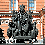 Photos of Petersburg. Monument to Paul I